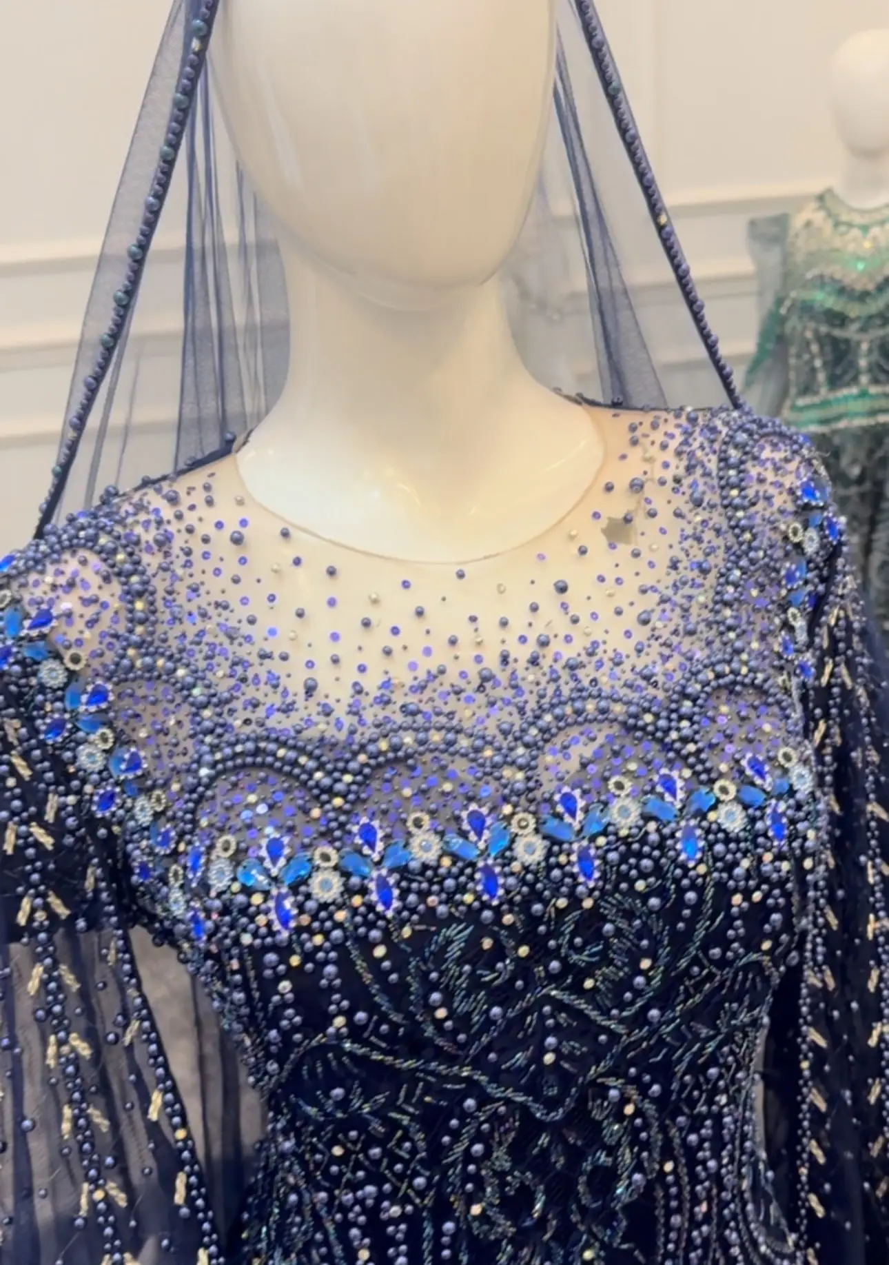 Kebaya biru malam dengan payet